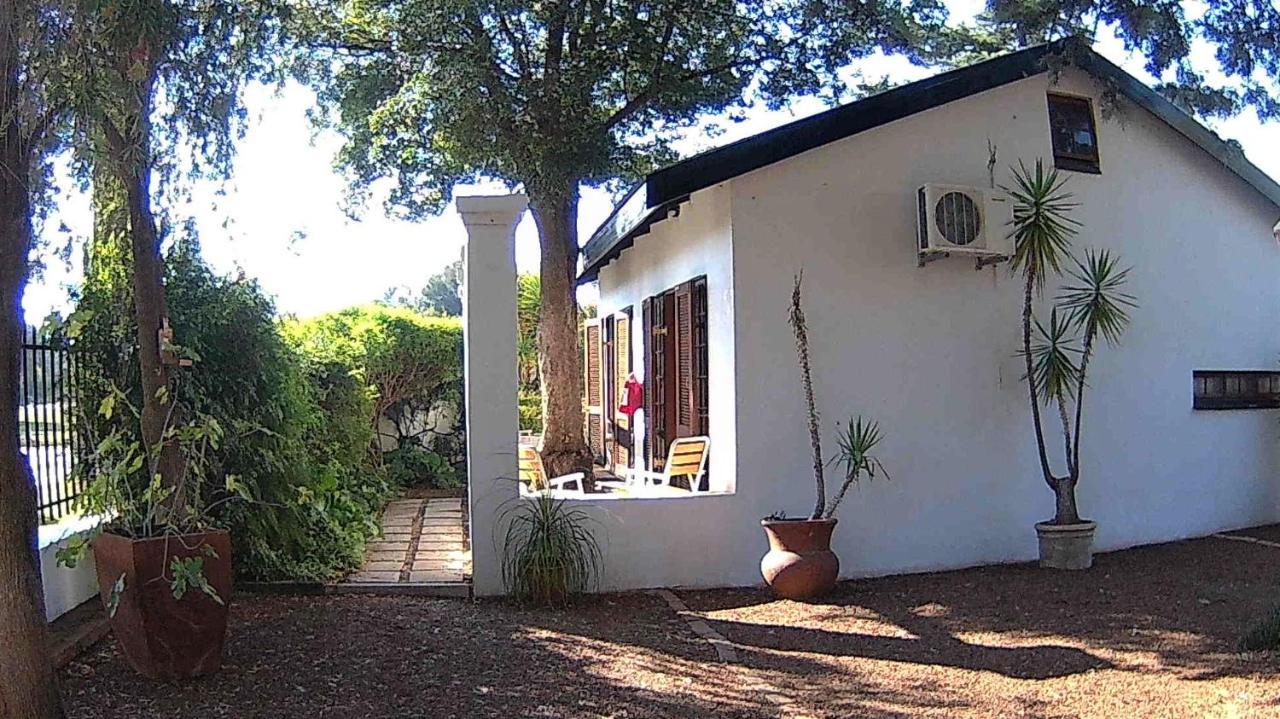 Kuru-Kuru Guesthouse Kuruman Dış mekan fotoğraf