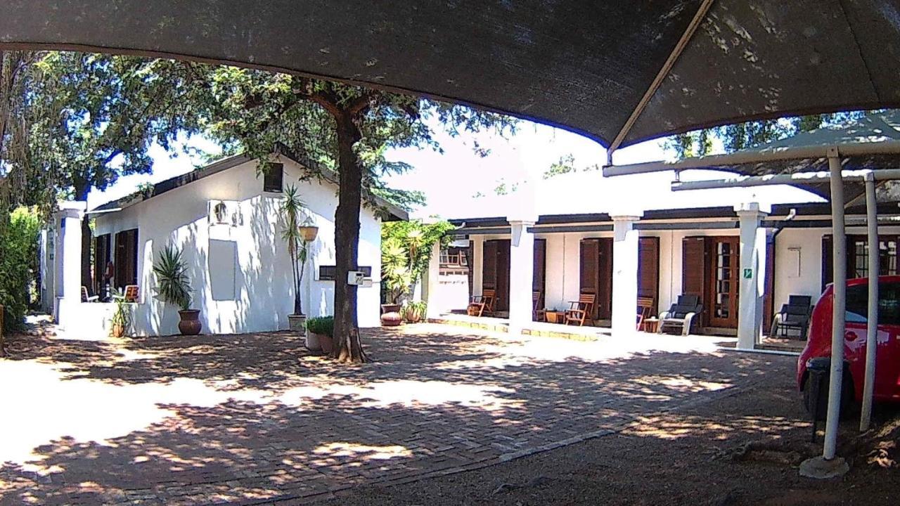 Kuru-Kuru Guesthouse Kuruman Dış mekan fotoğraf
